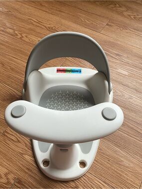 Neutral Gray Baby Bath Seat with Safety Support
